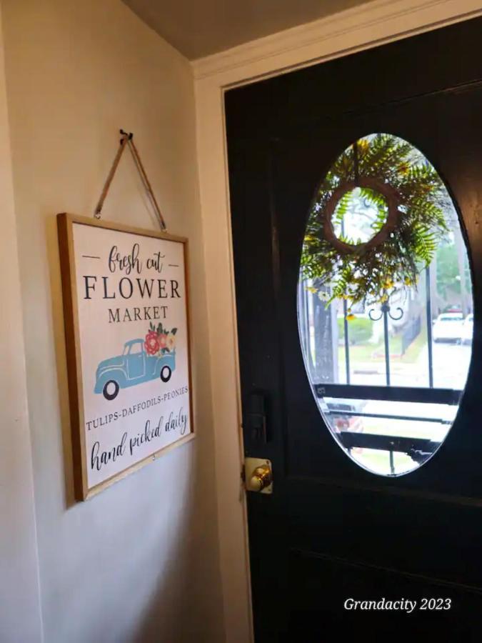 Charming! Near Cle Clinic/Uh/Cwru/Dwntwn W/Porch Villa Cleveland Bagian luar foto