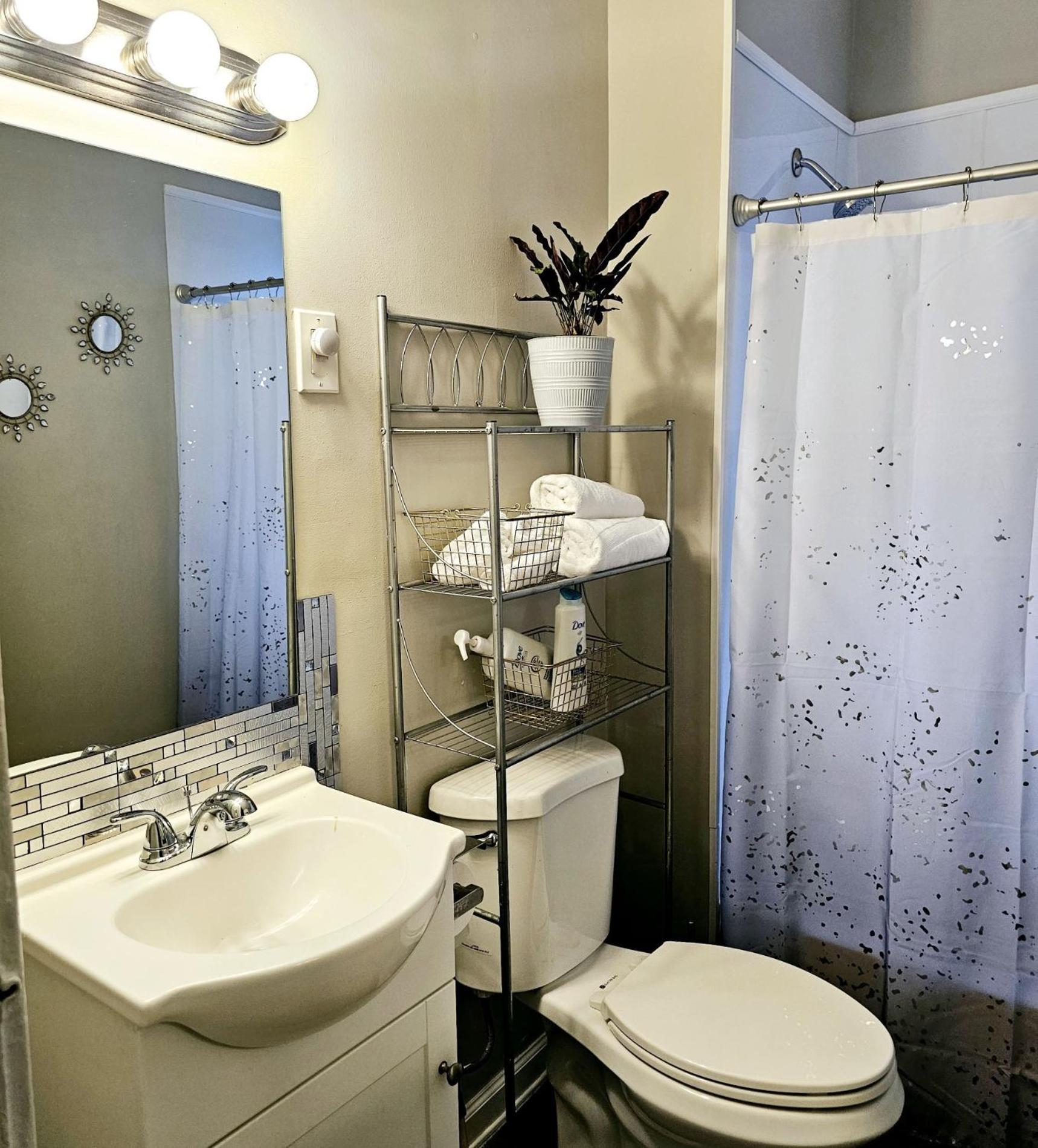 Charming! Near Cle Clinic/Uh/Cwru/Dwntwn W/Porch Villa Cleveland Bagian luar foto